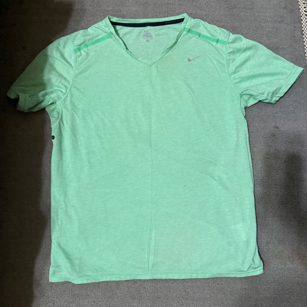 Nike Men’s Mint Green Dri Fit V Neck Tee Size Large Mesh Athletic Shirt Like New